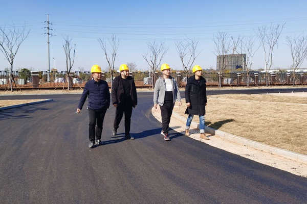 南昌市政建設黨委副書記總經(jīng)理王海龍到進賢縣基礎教育提升改造工程項目指導工作600400P3.jpg