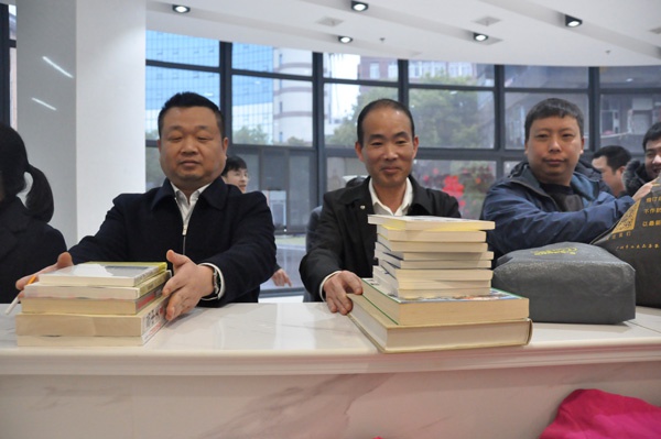 南昌市政建設(shè)集團(tuán)開展學(xué)雷鋒文明城市共創(chuàng)共建舊物兌換活動(dòng)2.jpg