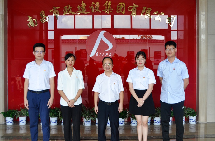 2021年南昌市政建設集團機關(guān)支部換屆選舉合影6912.jpg