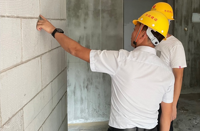 黎德義前往桃花南路安置房建設(shè)項目檢查指導6911.jpg
