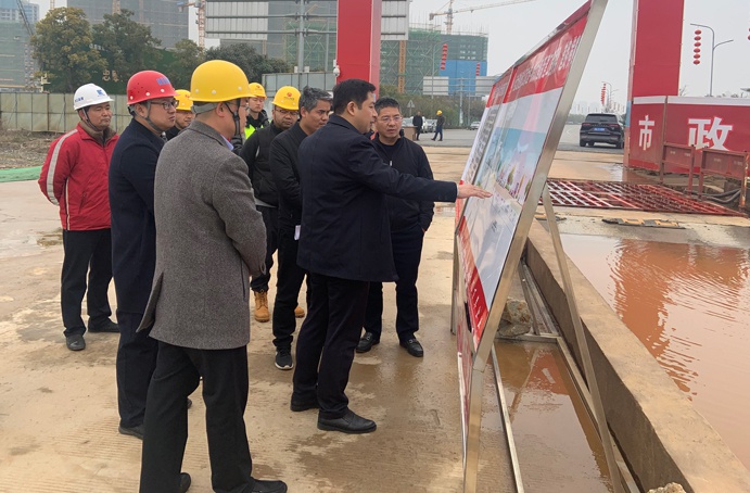 南昌縣委常委,縣政府黨組副書記、副縣長付向宇到小藍(lán)大道快速化工程走訪調(diào)研691.jpg