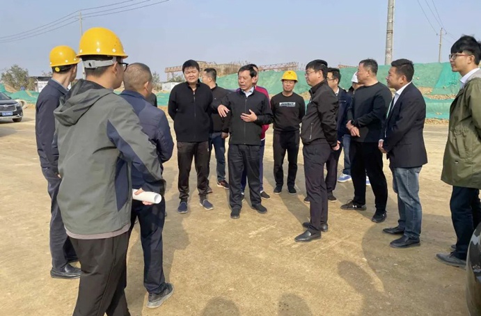 市政公用集團(tuán)萬(wàn)義輝深入朱橋東路綜合管廊及基礎(chǔ)設(shè)施建設(shè)工程、昌東三路道路建設(shè)工程檢查指導(dǎo)
