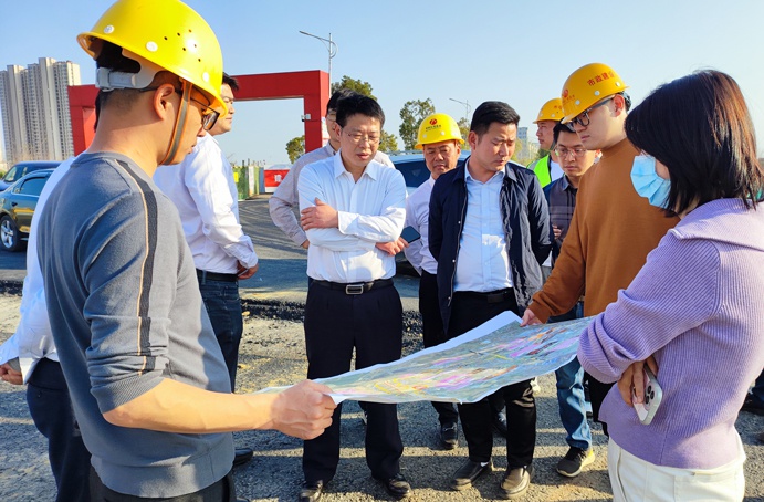 市政公用集團(tuán)劉順保到朱橋東路項目、昌東三路項目、秦坊安置房項目調(diào)研