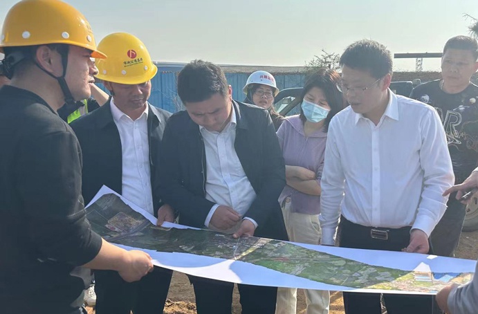 市政公用集團(tuán)劉順保到朱橋東路項目、昌東三路項目、秦坊安置房項目調(diào)研