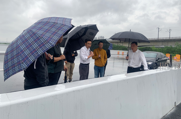 徐旭前往南昌縣河洲路項(xiàng)目、小藍(lán)大道快速化項(xiàng)目調(diào)研pg