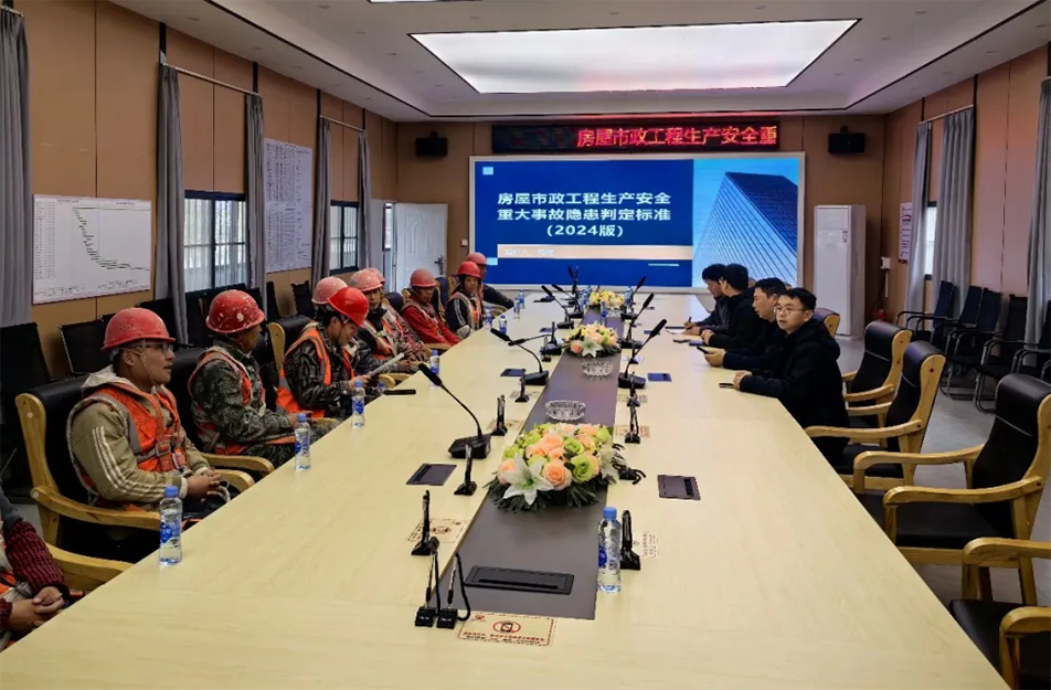 高處作業(yè)安全培訓(xùn)｜腳手架搭設(shè)、防墜落措施與事故警示教育