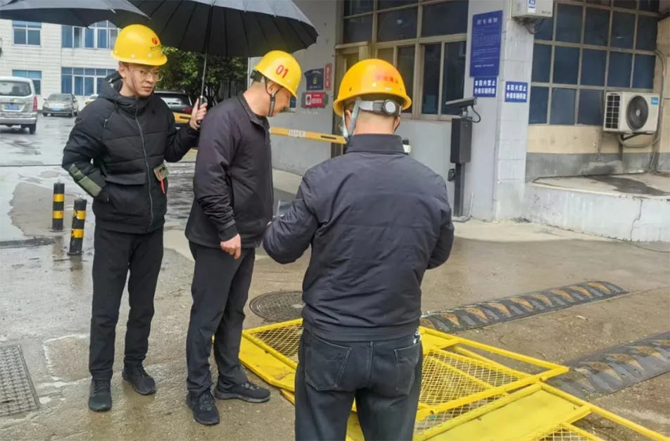 徐旭調(diào)研南昌縣小藍大道、青云譜污水接駁工程｜施工進度與安全文明管理